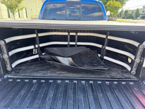 Used 2016 Toyota Tacoma TRD Sport w/ Premium & Technology Package AWD/4WD image 10