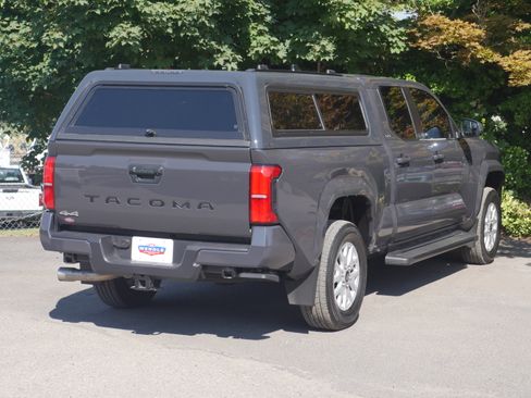 Used 2024 Toyota Tacoma SR5 AWD/4WD image 25