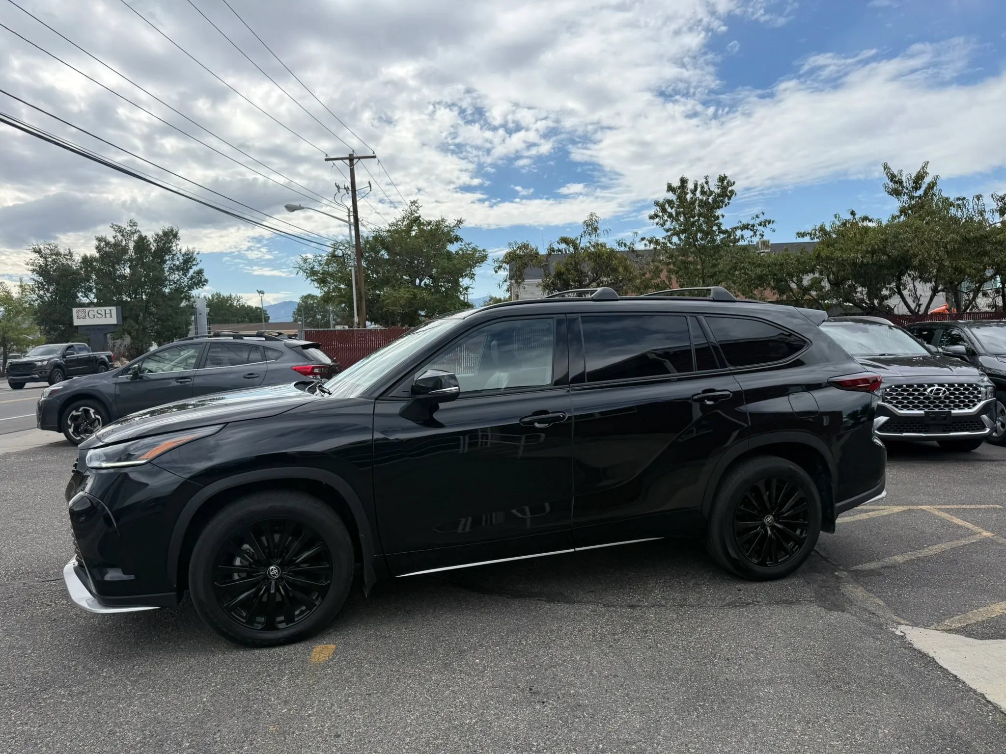 Used 2025 Toyota Highlander XSE AWD/4WD image 8