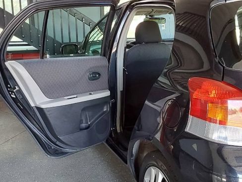 Used 2009 Toyota Yaris 4-Door Hatchback FWD image 16