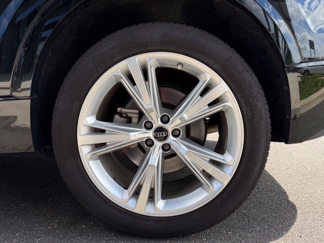 Used 2023 Audi Q8 Premium AWD/4WD image 11