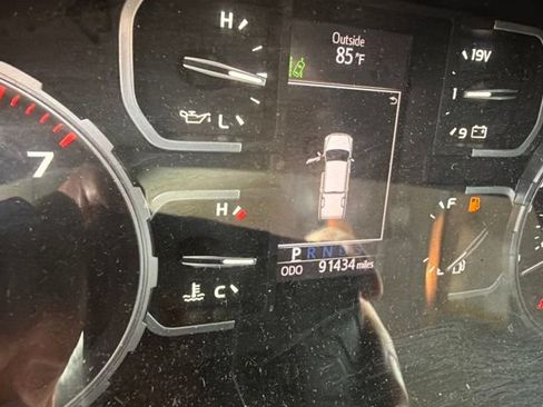Used 2019 Toyota Tundra SR5 w/ SR5 Upgrade Package RWD image 2