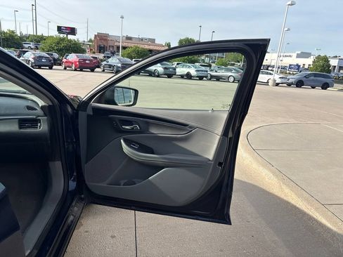 Used 2018 Chevrolet Impala LT FWD image 23
