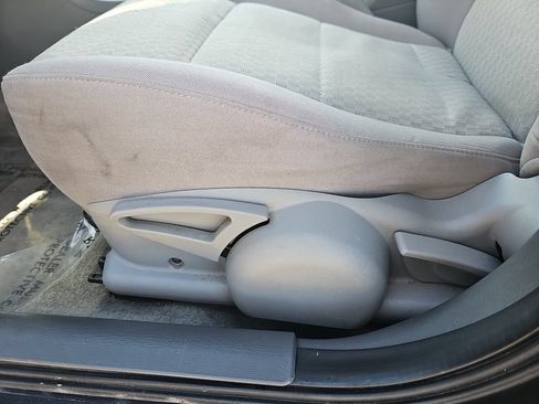 Used 2006 Saturn ION Level 2 w/ Preferred Pkg FWD image 37