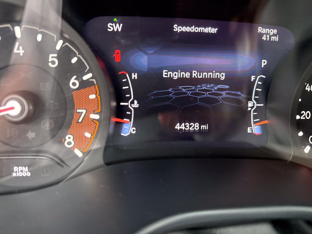 Used 2025 Jeep Compass Latitude w/ Sun & Sound Group AWD/4WD image 30