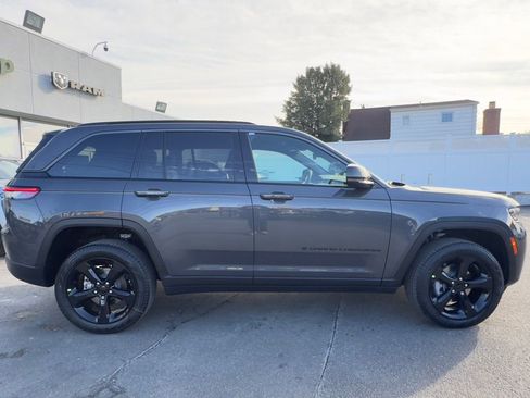 New 2026 Jeep Grand Cherokee Limited w/ Limited Altitude Package AWD/4WD image 8