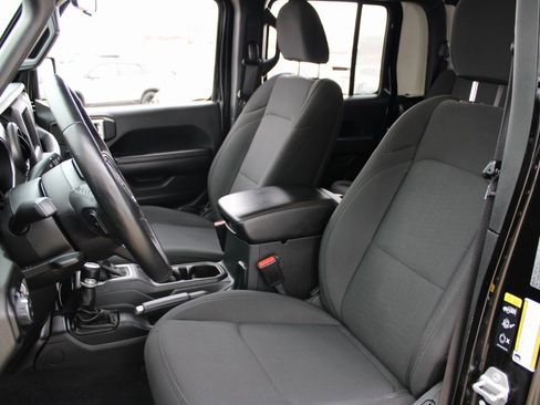 Used 2021 Jeep Gladiator Willys image 7