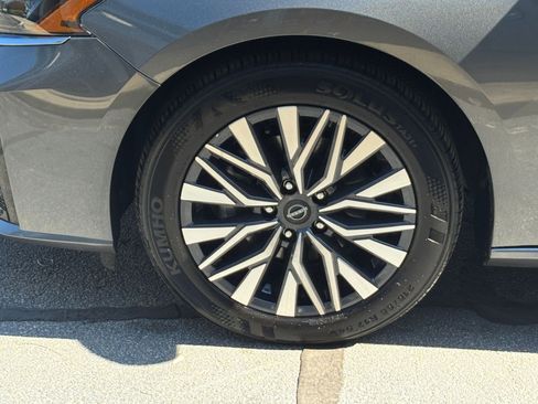 Used 2025 Nissan Altima 2.5 SV image 36