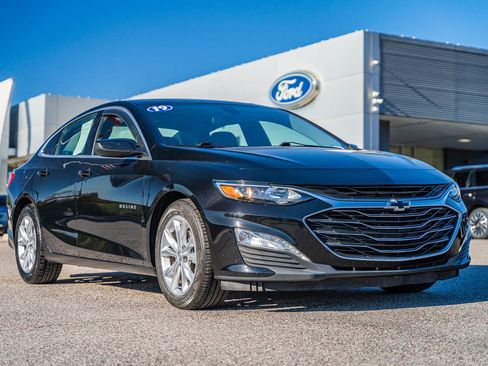 Used 2019 Chevrolet Malibu LT w/ Leather Package image 1