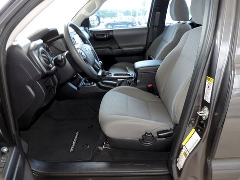 Used 2017 Toyota Tacoma SR RWD image 15