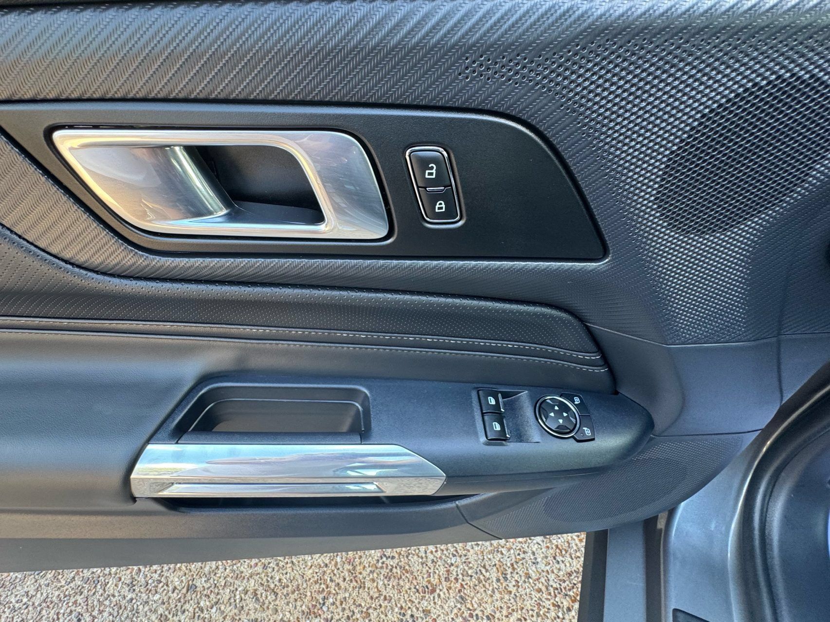Used 2025 Ford Mustang Premium RWD image 23