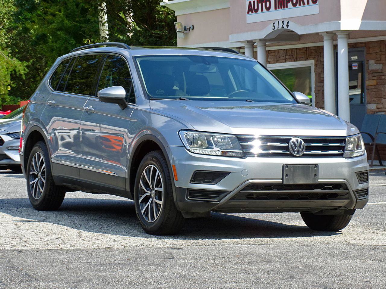 Used 2020 Volkswagen Tiguan SE w/ Panoramic Sunroof Package FWD image 8