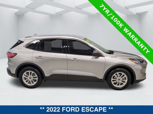 Used 2022 Ford Escape SE image 3