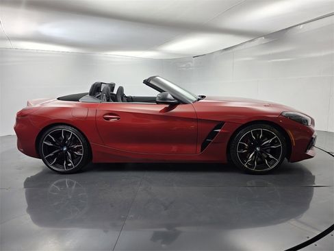 Used 2025 BMW Z4 M40i w/ Edition image 3