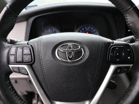 Used 2020 Toyota Sienna XLE image 9