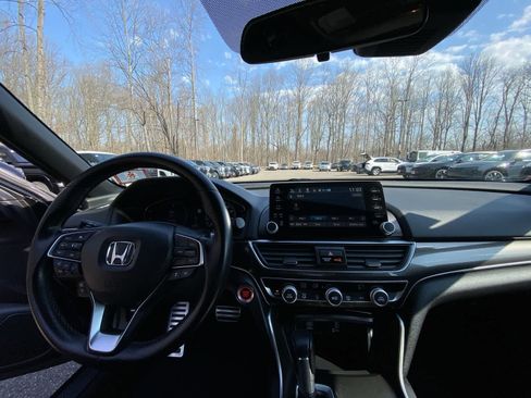 Used 2018 Honda Accord Sport image 18