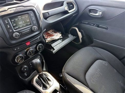 Used 2015 Jeep Renegade Latitude w/ Popular Equipment Group image 15