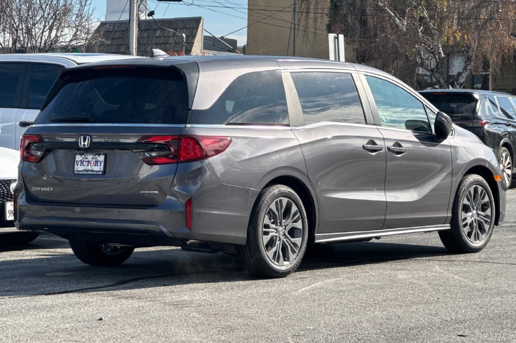 New 2026 Honda Odyssey Touring image 4