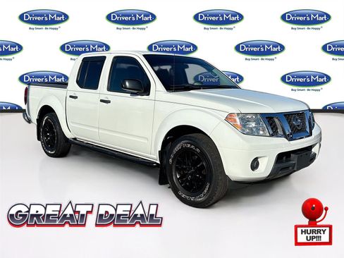 Used 2015 Nissan Frontier SV image 1