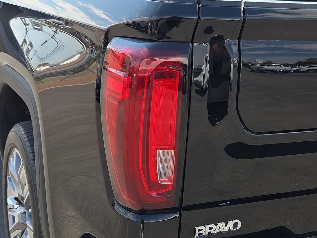 Used 2025 GMC Sierra 1500 Denali w/ Denali Reserve Package AWD/4WD image 9