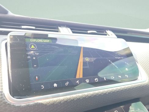 Used 2019 Land Rover Range Rover Velar R-Dynamic SE image 19