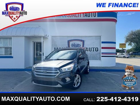 Used 2019 Ford Escape SE FWD image 1