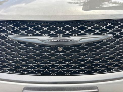 Used 2022 Chrysler Pacifica Touring-L w/ Uconnect Theater Family Group FWD image 47