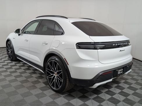 Used 2025 Porsche Macan 4 Electric image 3