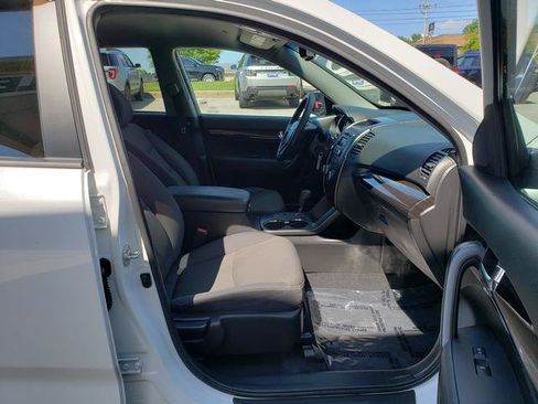 Used 2013 Kia Sorento LX w/ Value Pkg FWD image 17