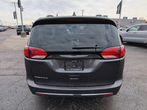 Used 2017 Chrysler Pacifica Touring-L Plus w/ Tire & Wheel Group image 6