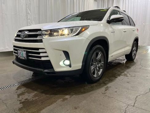 Certified 2019 Toyota Highlander Limited Platinum image 28