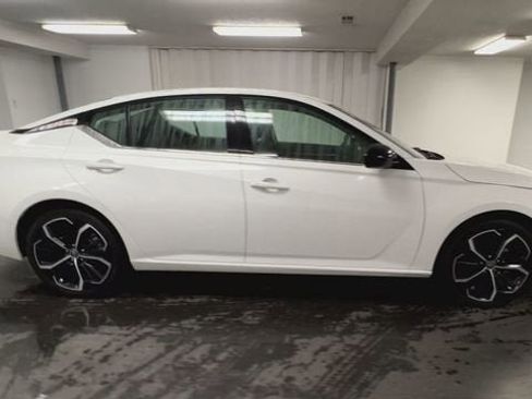 Used 2024 Nissan Altima 2.5 SR image 9