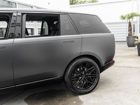 Used 2025 Land Rover Range Rover Long Wheelbase Autobiography AWD/4WD image 5