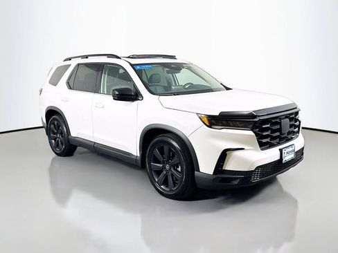 Used 2023 Honda Pilot Touring image 1