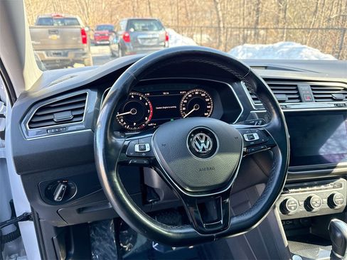Used 2019 Volkswagen Tiguan SEL Premium image 11