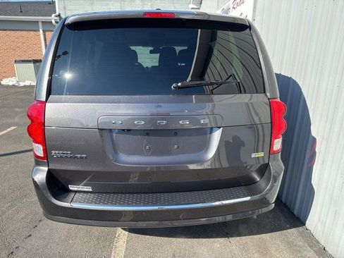 Used 2018 Dodge Grand Caravan SE w/ UConnect Hands-Free Group image 9