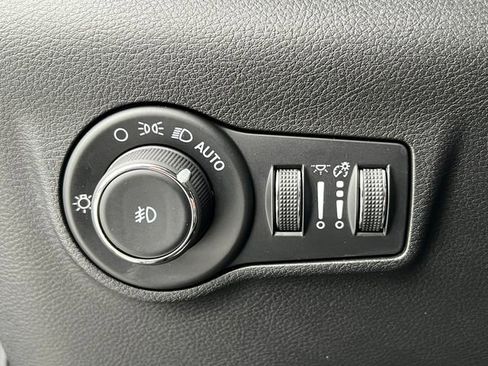 Used 2024 Jeep Compass Limited image 17