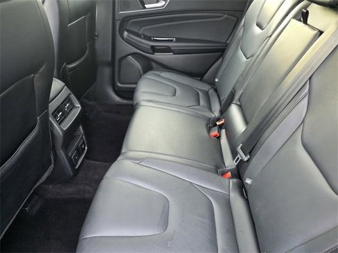 Used 2017 Ford Edge Titanium w/ Technology Package image 9