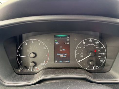 Used 2023 Toyota Corolla SE w/ SE Premium Package FWD image 10