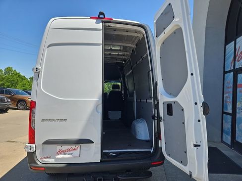 Used 2025 Mercedes-Benz Sprinter 2500 image 67