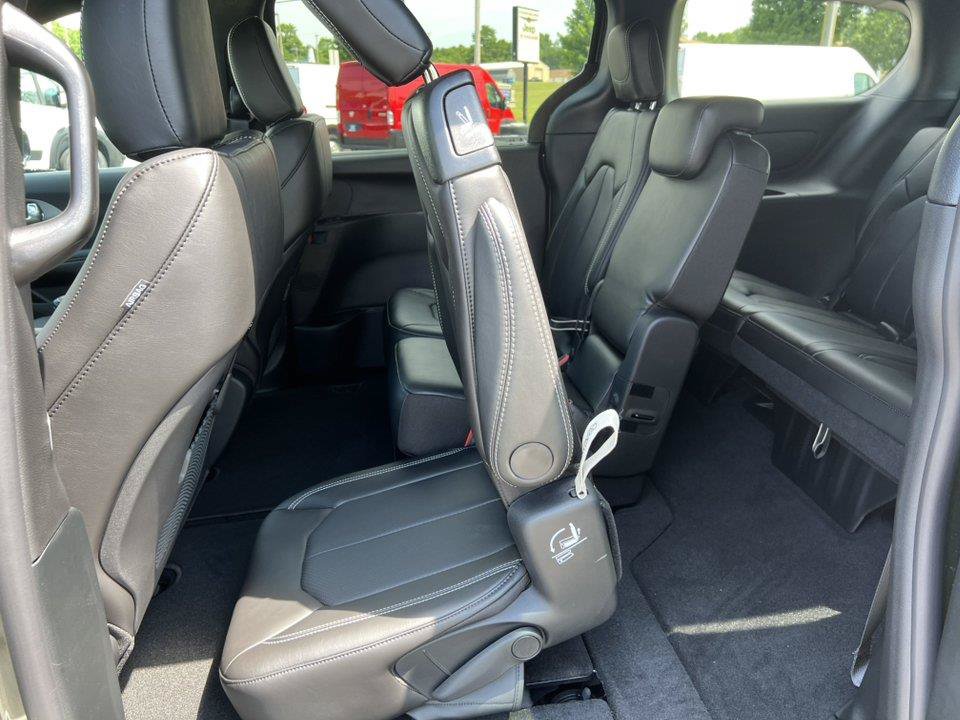 New 2027 Chrysler Pacifica Select FWD image 5