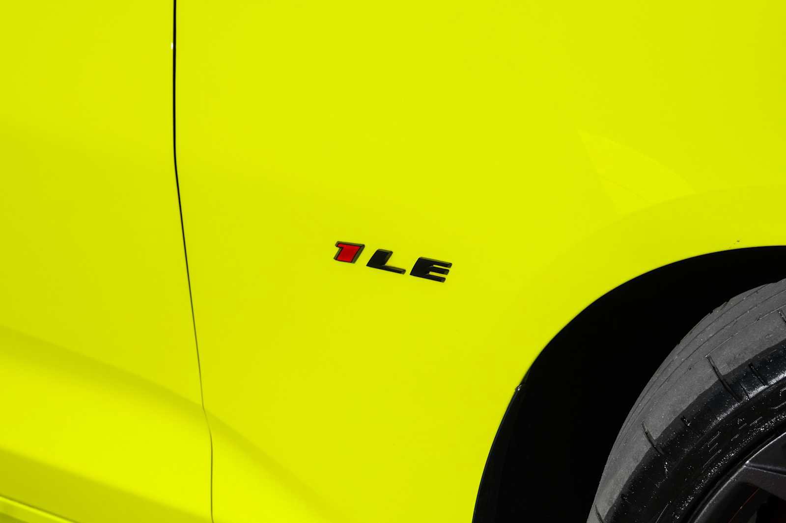 Used 2020 Chevrolet Camaro RWD image 7