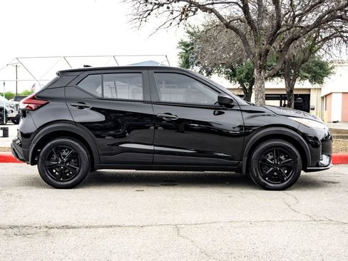 Used 2025 Nissan Kicks Play S image 4