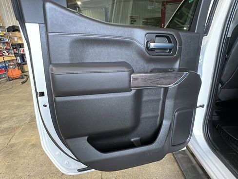 Used 2020 Chevrolet Silverado 1500 LTZ w/ LTZ Premium Package image 15