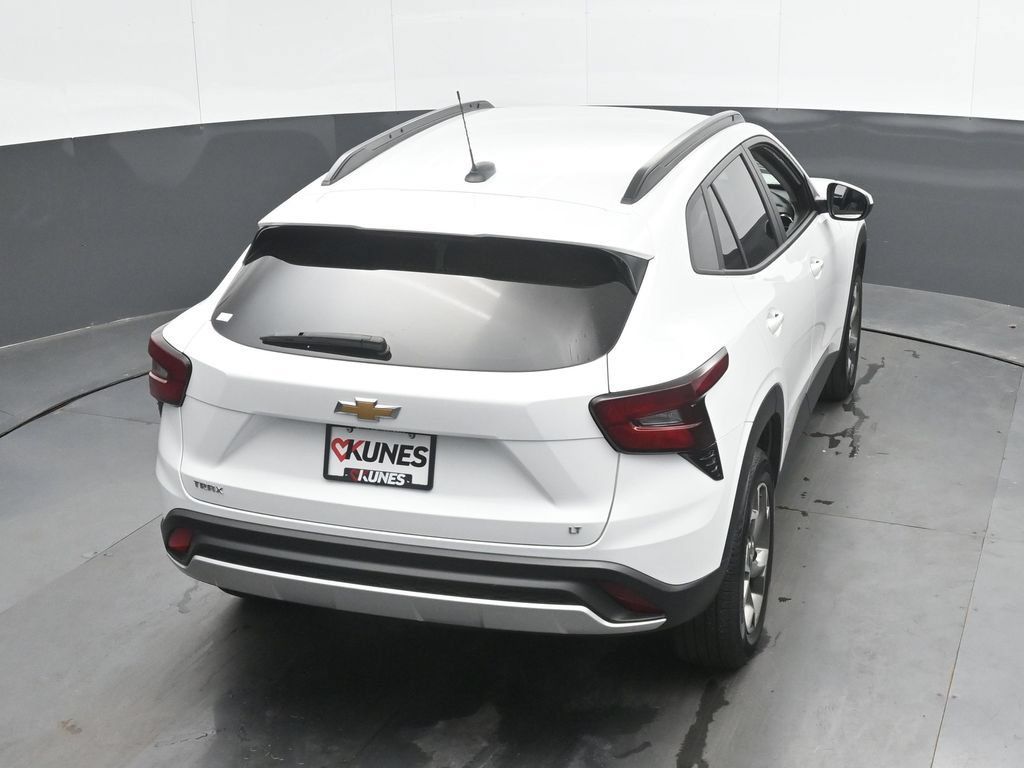 Used 2025 Chevrolet Trax LT w/ LT Convenience Package FWD image 32