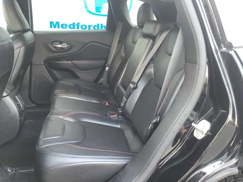 Used 2020 Jeep Cherokee Trailhawk w/ Comfort/Convenience Group AWD/4WD image 13