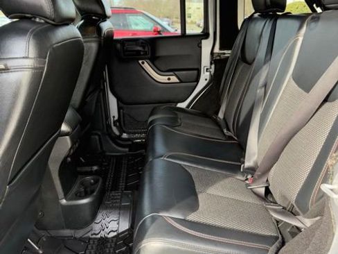 Used 2017 Jeep Wrangler Unlimited Sahara image 19