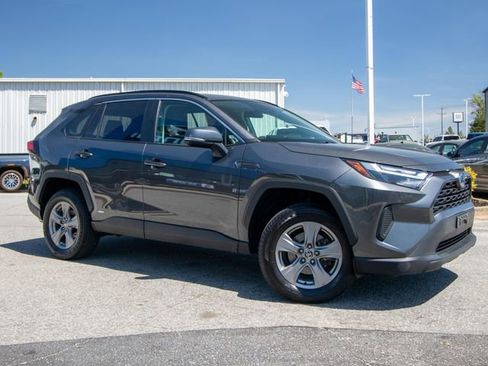 Used 2022 Toyota RAV4 XLE AWD/4WD image 6