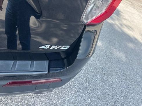 Used 2021 Ford Explorer XLT w/ Equipment Group 202A AWD/4WD image 5
