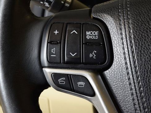 Used 2015 Toyota Highlander Limited AWD/4WD image 22